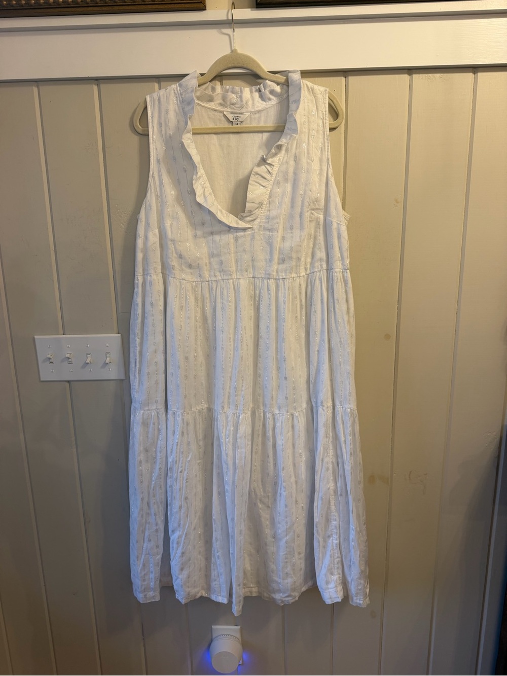 crown & ivy White Sleeveless Ruffled V-Neck Midi/Maxi Dress, Size 1X